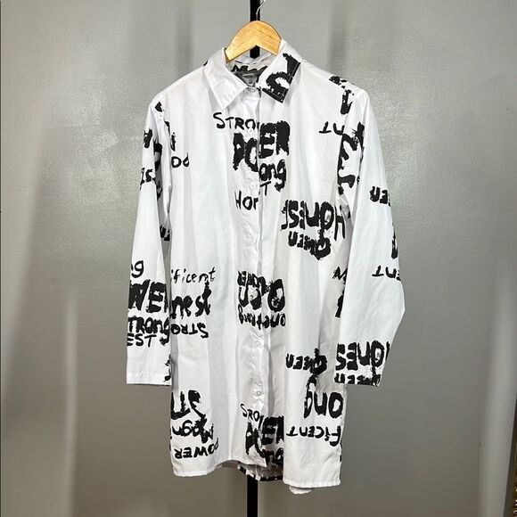 White and Black Graphic Print Blouse - Picture 2 of 7